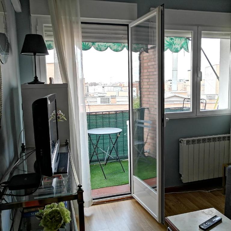 Piso Madrid Pacifico M-30 - Three-Bedroom Apartment - 9