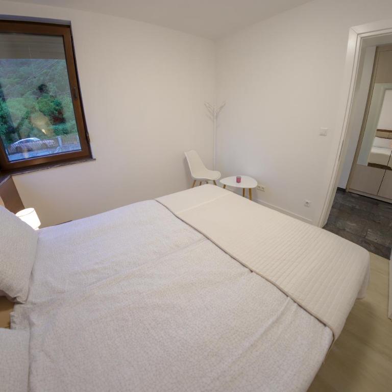 Apartments EDY - Three-Bedroom Apartment - 36