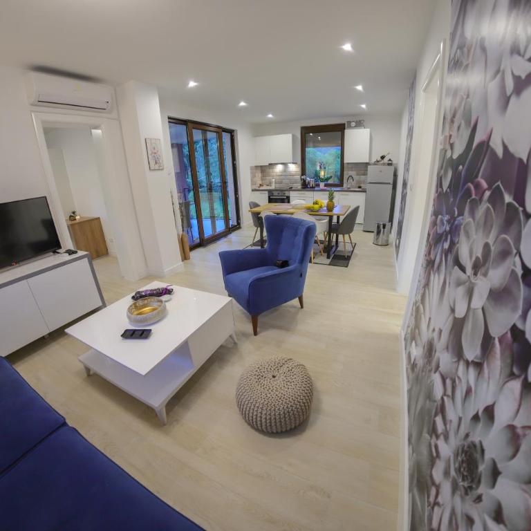 Apartments EDY - Three-Bedroom Apartment - 34