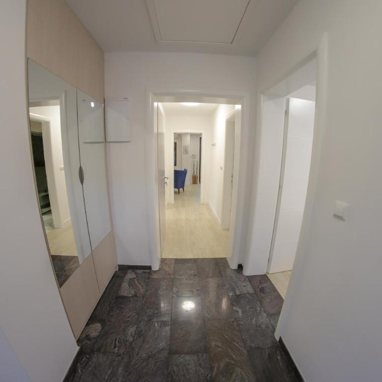 Apartments EDY - Three-Bedroom Apartment - 31