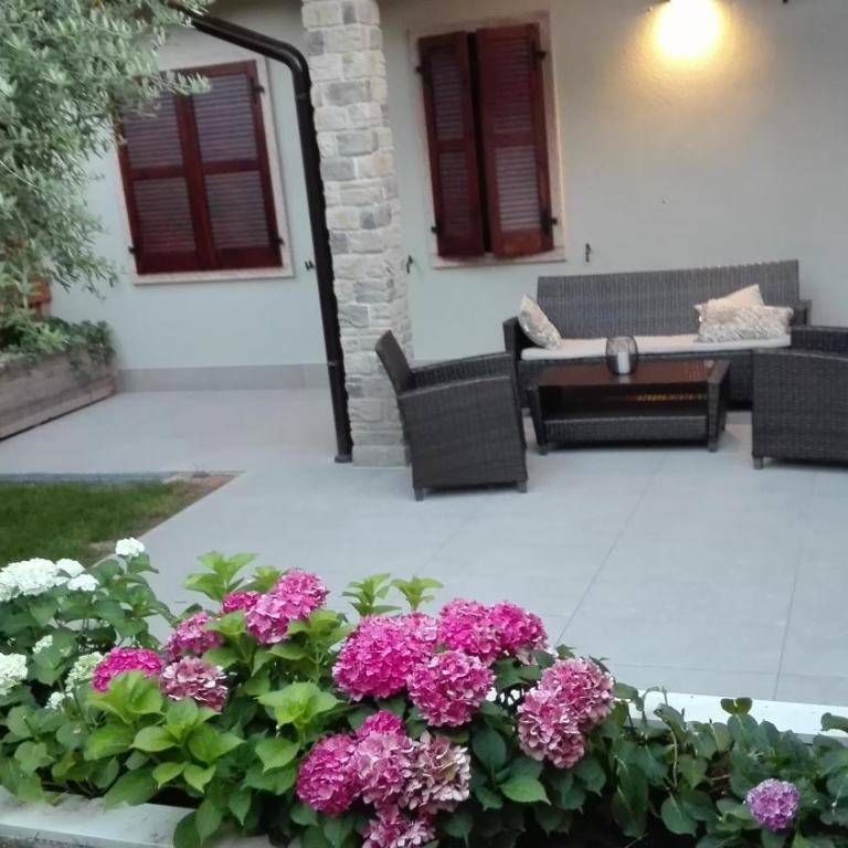 Casa Pergola 1 - Grande Appartamento per 6 ospiti - fronte piscina, parking - Three-Bedroom Apartment - 38