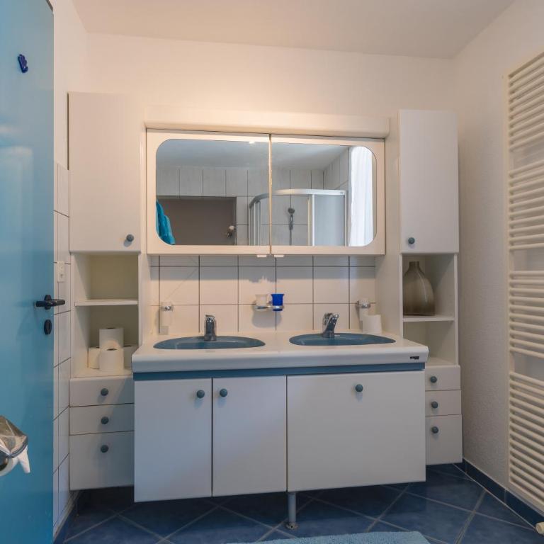 Swiss Mountains Apartments - Three-Bedroom Apartment - 20