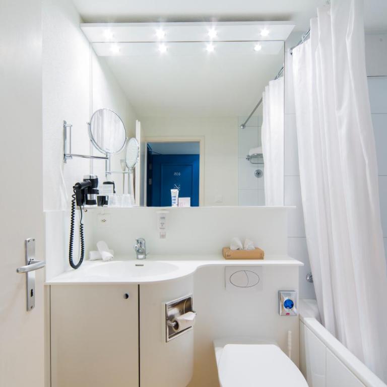 Le Bristol Leukerbad - Zimmer mit Queensize-Bett und Balkon - 1