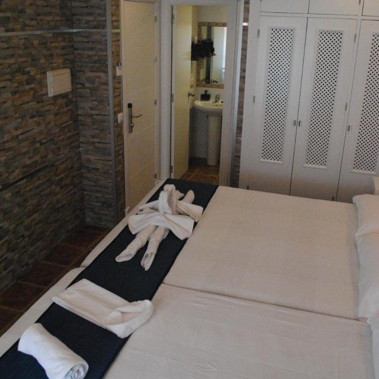 Hostal Costa De La Luz - Habitación Triple con vistas al exterior - 5