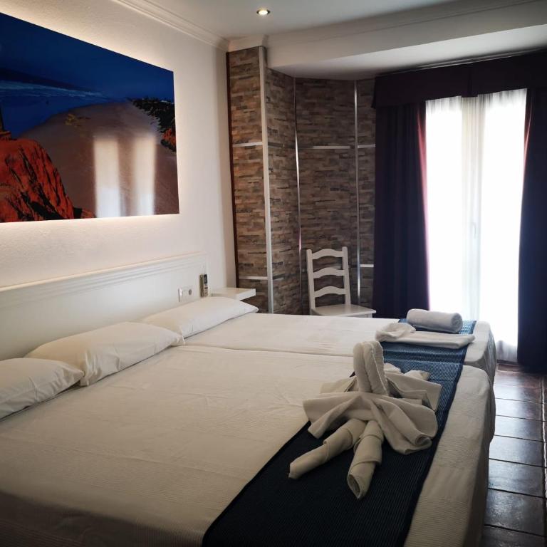 Hostal Costa De La Luz - Habitación Triple con vistas al exterior - 3