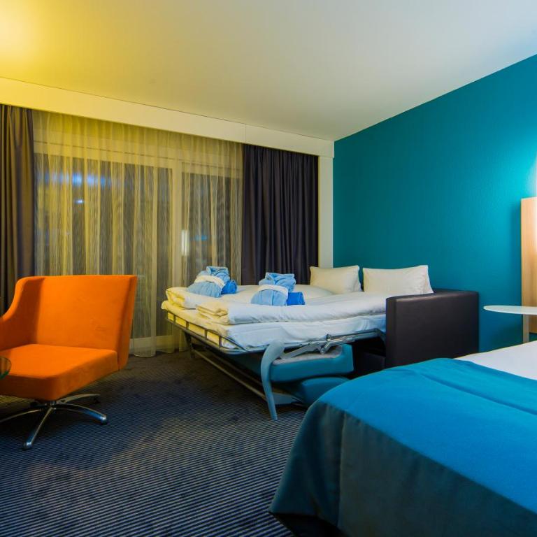 Le Bristol Leukerbad - Comfort Zimmer mit 1 Doppelbett, 1 Schlafsofa und Balkon - 4