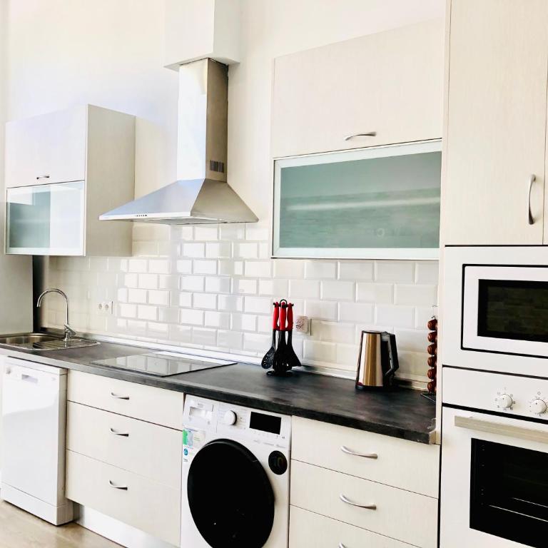 Luxury Carihuela Beach - Three-Bedroom Apartment - 7
