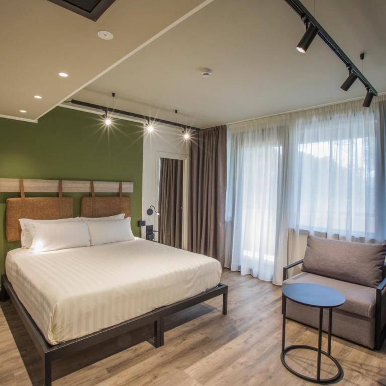 Mercure Roma Cinecittà - Camera Matrimoniale Superior con Divano-Letto e Balcone - 12