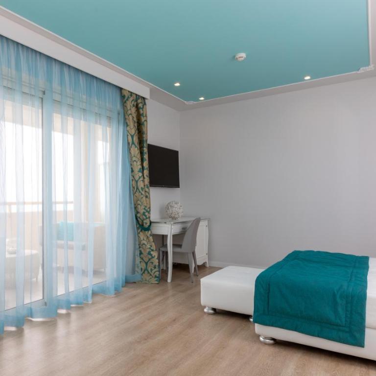 Hotel Carlton - Junior Suite with Balcony Side Sea View - 4