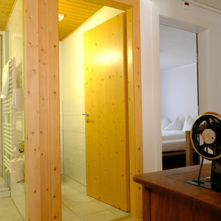 Hotel Frieden - Doppelzimmer mit Gemeinschaftsbad - 4