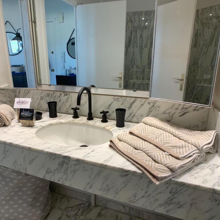 GALETS BLEUS -Vu Mer-Piscine-Clim-Fibre- - Appartement - 17