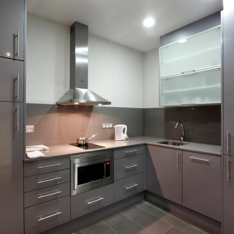 Fisa Rentals Gran Via Apartments - Two -Bedroom Apartment - 3