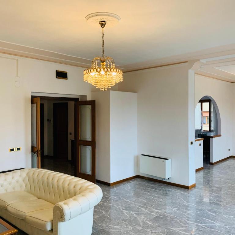 Spazioso appartamento in centro Città - Appartamento - 5