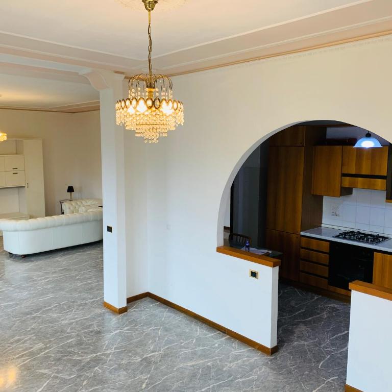Spazioso appartamento in centro Città - Appartamento - 7