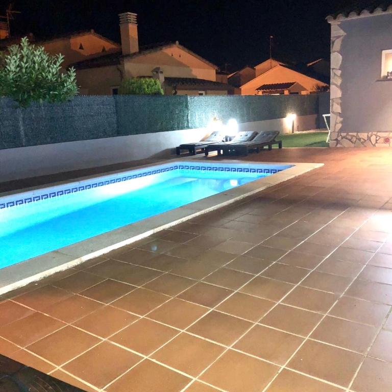 Casa en L Escala con piscina y WIFI free - Casa de 4 dormitorios - 13