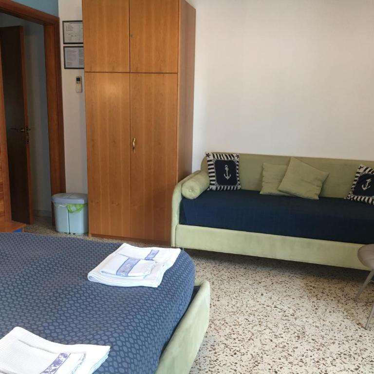 Piccolo Principe Salerno B&B - Camera Tripla con Bagno Privato - 3