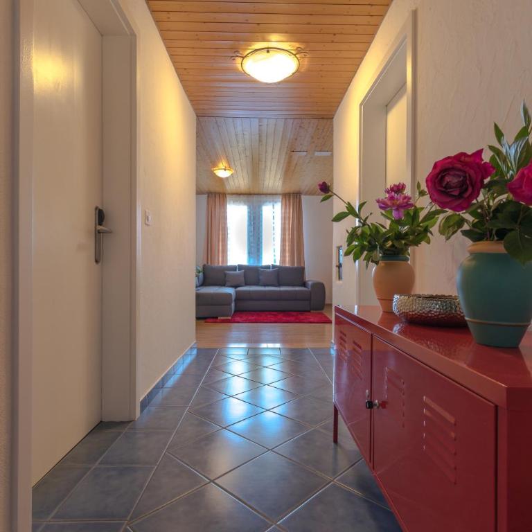 Swiss Mountains Apartments - Three-Bedroom Apartment - 8