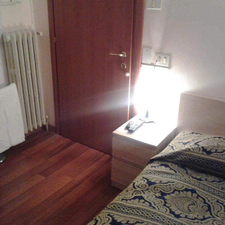 Hotel Perla - Camera Singola con Bagno Privato Esterno - 1