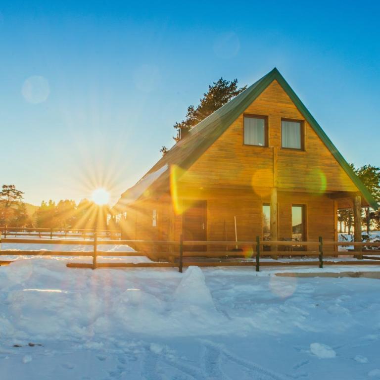 Original Wooden Lodge SG - Three-Bedroom House - 2