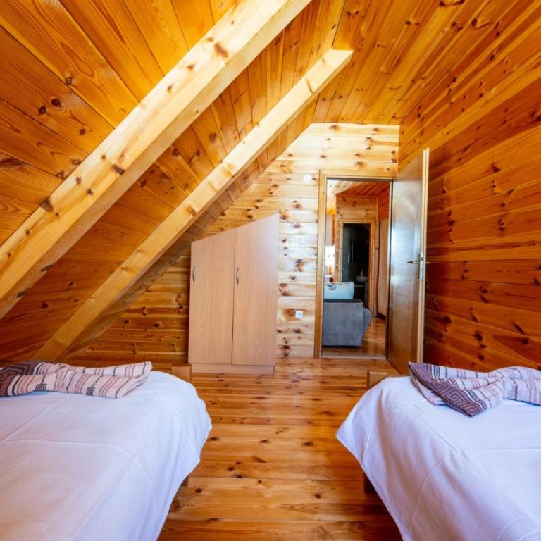 Original Wooden Lodge SG - Three-Bedroom House - 13