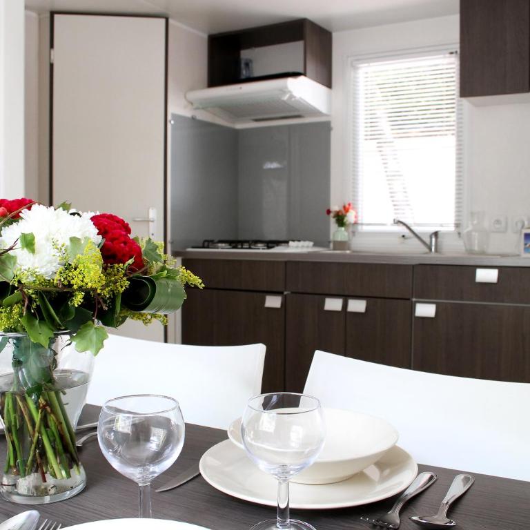 Camping Resort Les Champs Blancs - Mobile Home - 2
