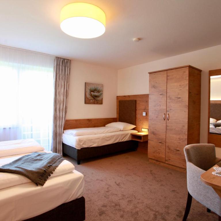 Hotel-Restaurant am Hochfuchs - Triple Room with Balcony - 9