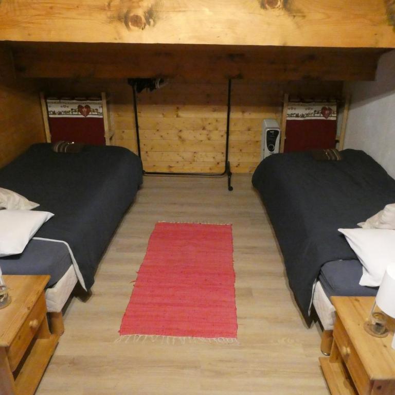 Central Hostel Chatel - Chambre Quadruple avec Salle de Bains Privative - 26