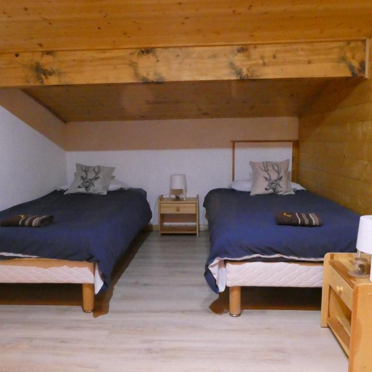 Central Hostel Chatel - Chambre Quadruple avec Salle de Bains Privative - 27