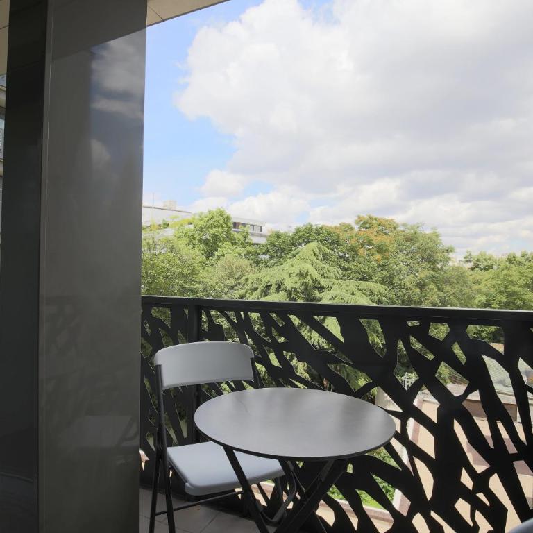 Chic Two Bedroom Apartment steps from Champs Elysees - Appartement 2 Chambres - 10