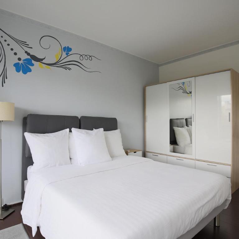 Chic Two Bedroom Apartment steps from Champs Elysees - Appartement 2 Chambres - 9
