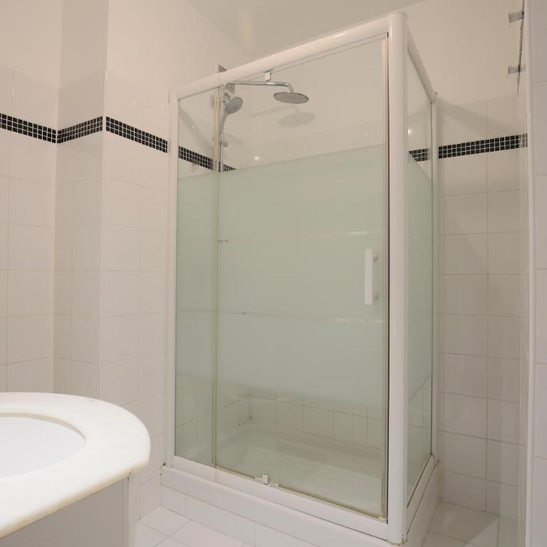 Chic Two Bedroom Apartment steps from Champs Elysees - Appartement 2 Chambres - 8