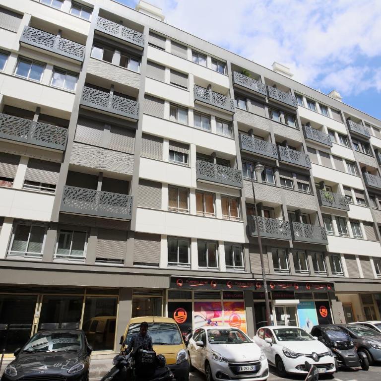 Chic Two Bedroom Apartment steps from Champs Elysees - Appartement 2 Chambres - 16
