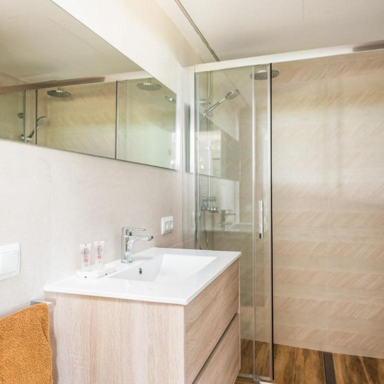 Suites Las Vistas by Menorca Vacations - Apartamento de 2 dormitorios con vistas al mar - 4