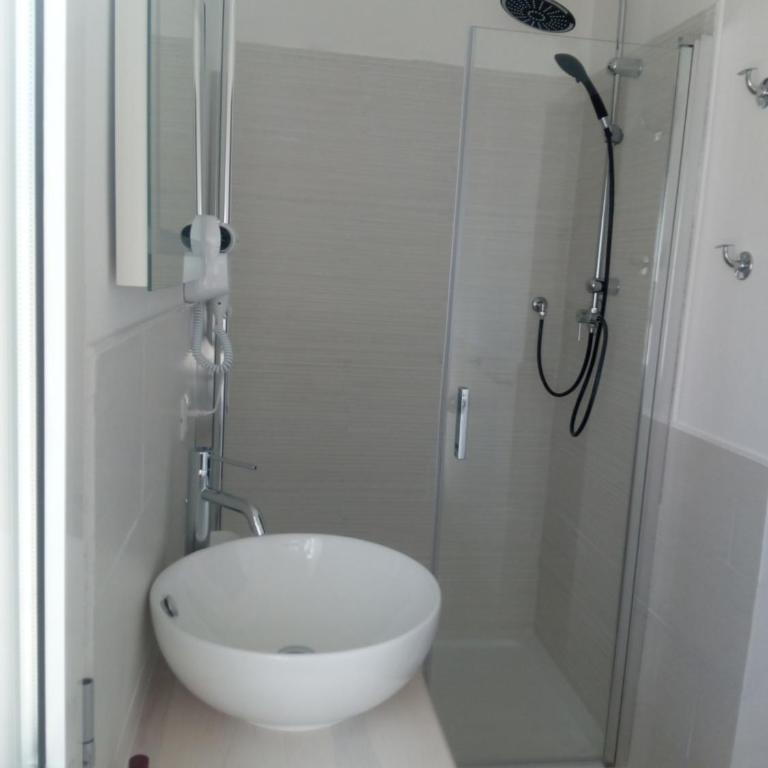 Flamingo Guest House- Rooms - Camera Familiare con Bagno Privato - 17