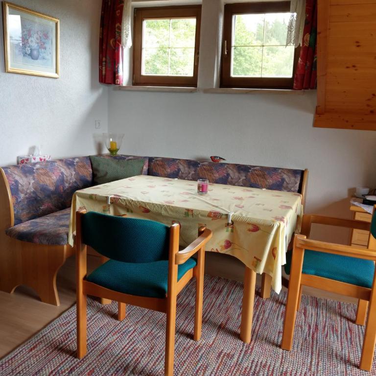Ferienwohnungen Eggarter - Apartment mit 2 Schlafzimmern und Balkon - 1