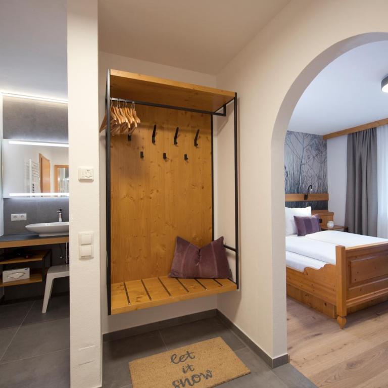 Hotel Vierjahreszeiten - Doppelzimmer mit Balkon - 10