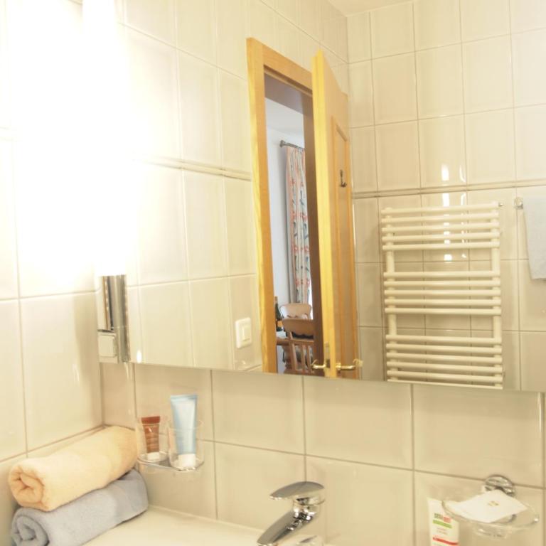 Apart-Garni Motnaida - Großes Doppelzimmer mit Balkon - 4