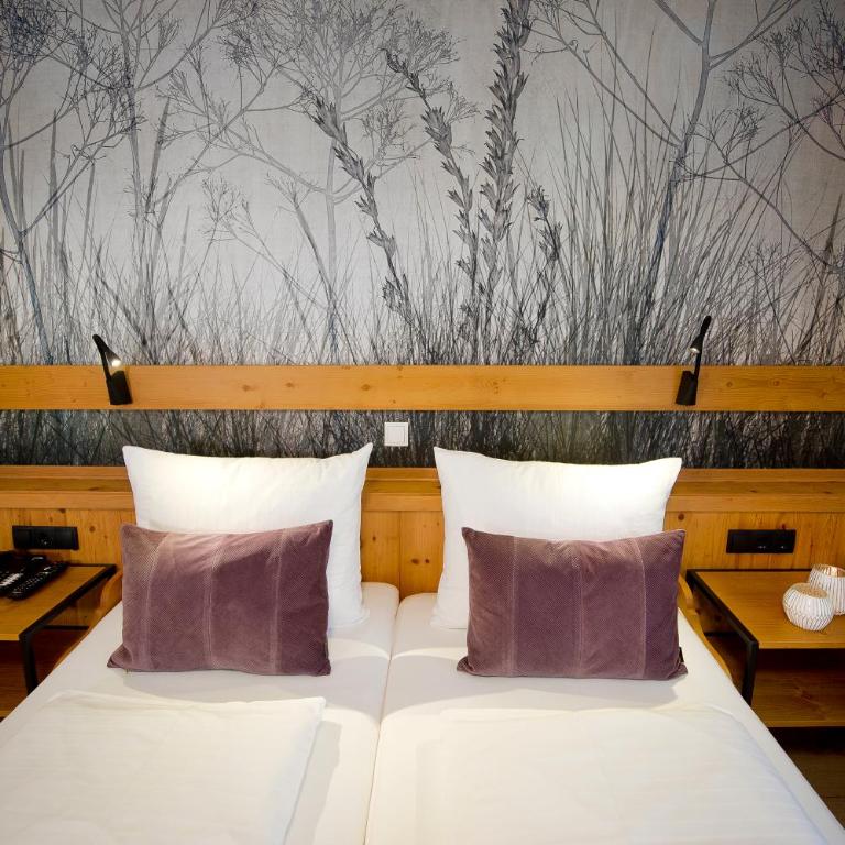 Hotel Vierjahreszeiten - Doppelzimmer mit Balkon - 11