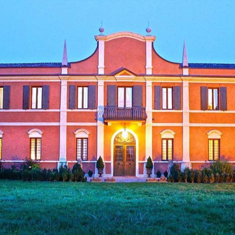 Villa Contessa Massari Ferrara - Three-Bedroom Apartment - 1
