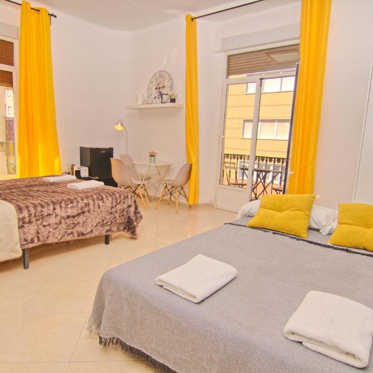 Balcony & Room Malaga centro - Habitación Familiar con balcón - 9