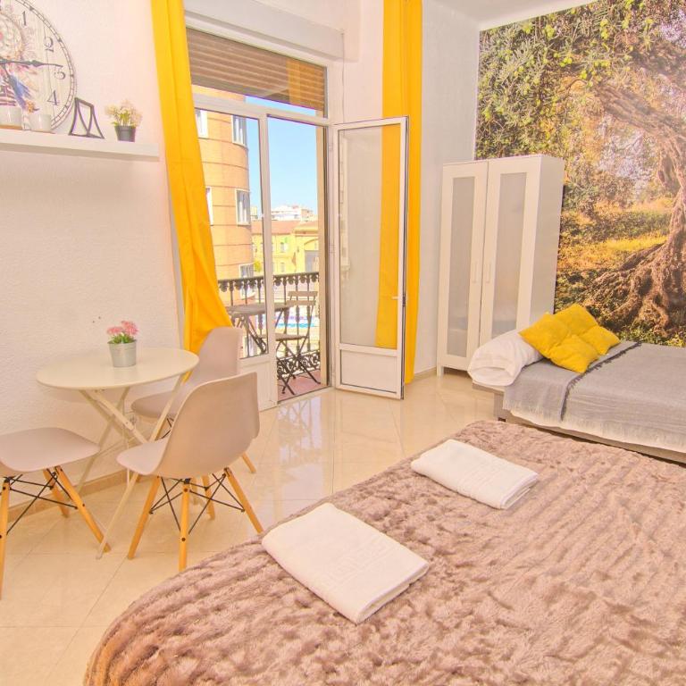 Balcony & Room Malaga centro - Habitación Familiar con balcón - 7