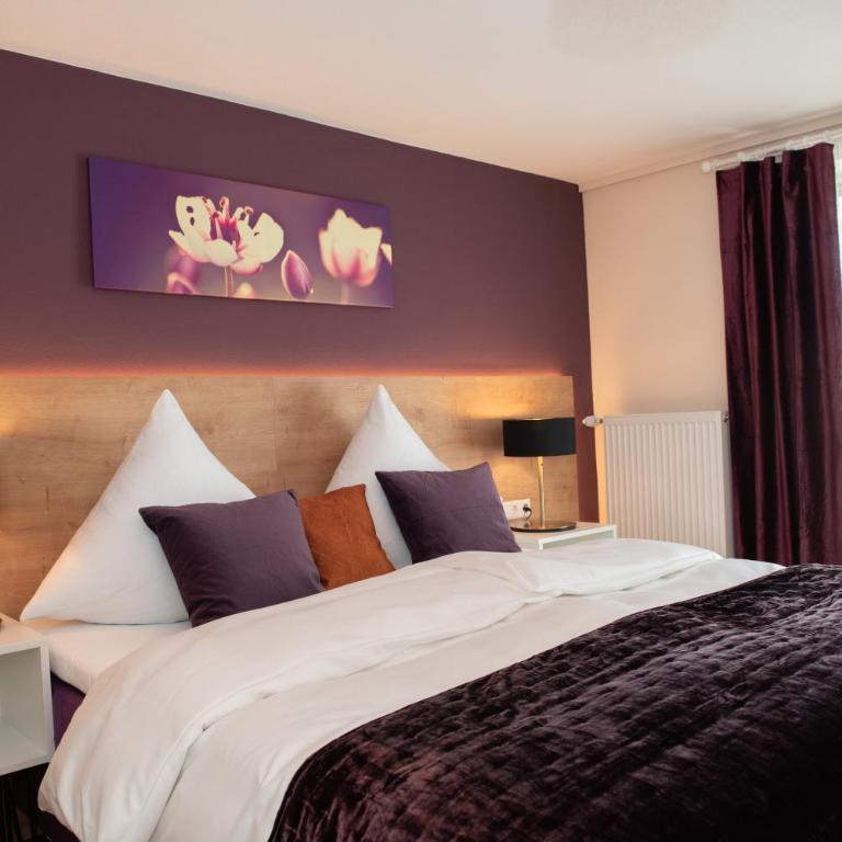 ZUM SCHLOSS - Boutique-Hotel - Doppelzimmer mit Balkon - 8