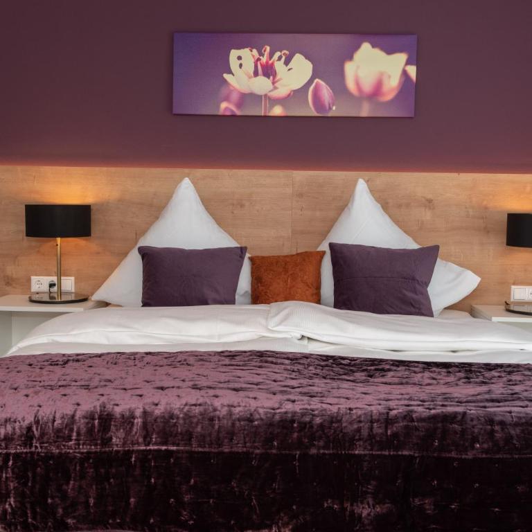 ZUM SCHLOSS - Boutique-Hotel - Doppelzimmer mit Balkon - 5