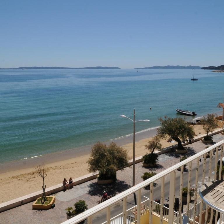 Hôtel Beau Rivage - Chambre Familiale avec Balcon et Vue sur la Mer - 20