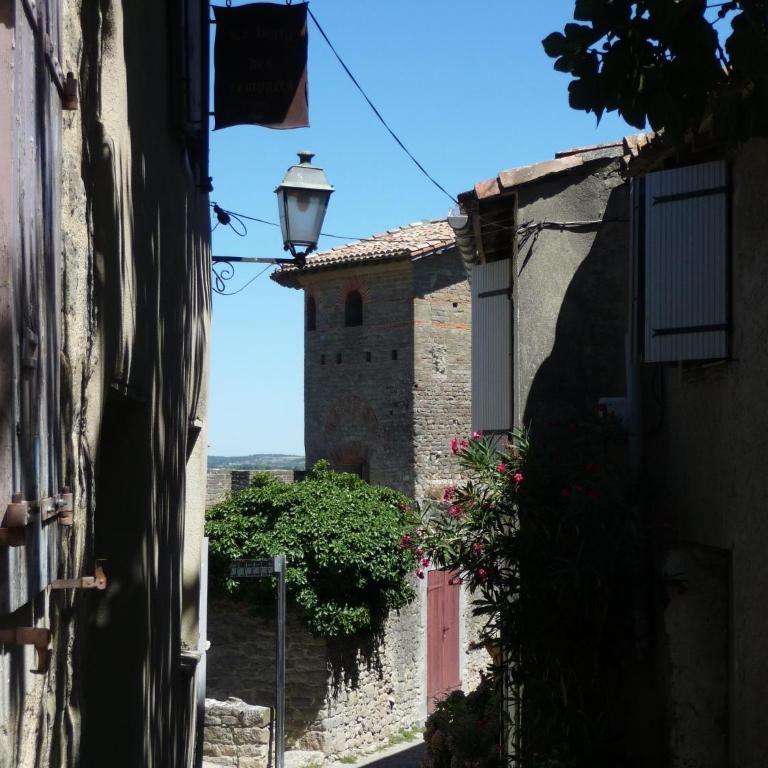 Le Logis des Remparts à l'intérieur de la Cité médiévale, Jardin privé, Parking inclus - Ferienhaus - 7