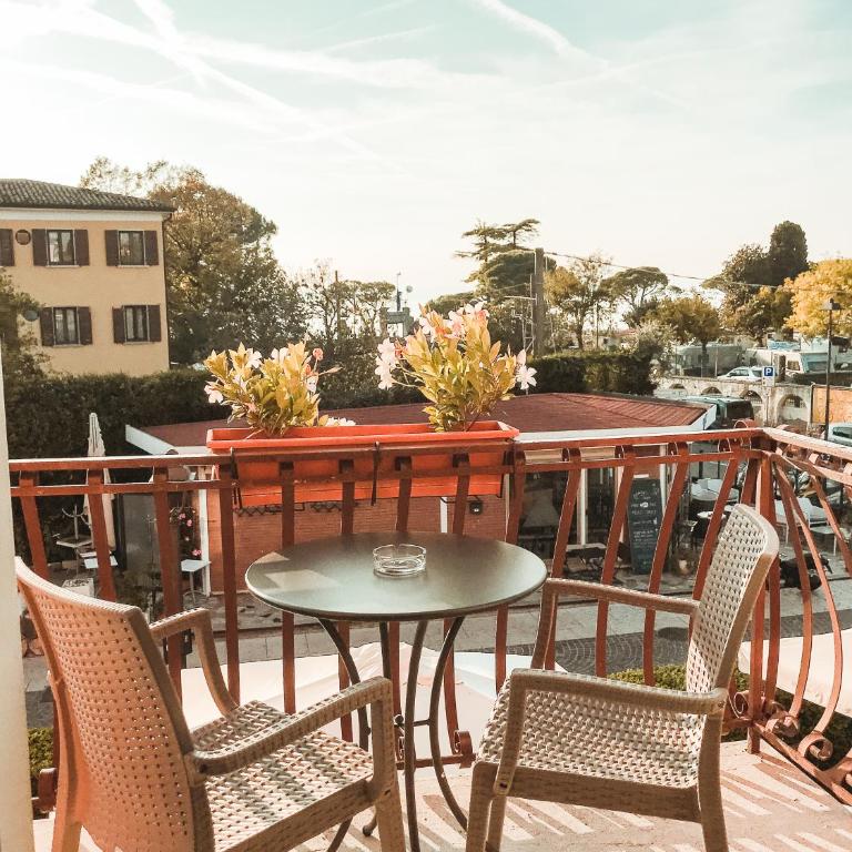 Hotel Benacus - Camera Superior Matrimoniale/Doppia con Letti Singoli con Balcone - 3