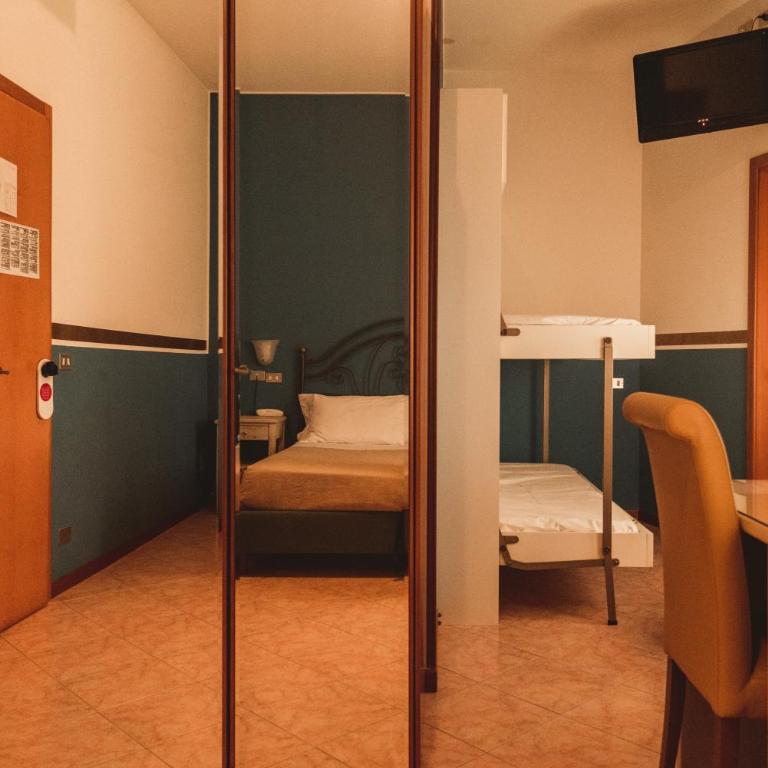 Hotel Benacus - Camera Familiare - 2