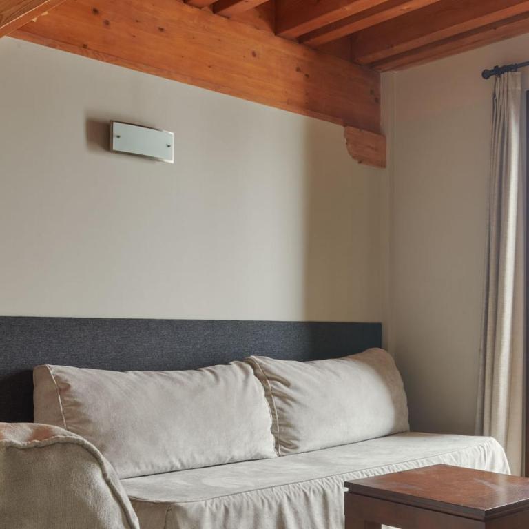 Apartahotel Tres Quiñones - Two-Bedroom Deluxe Apartment (7 Adults) - 4