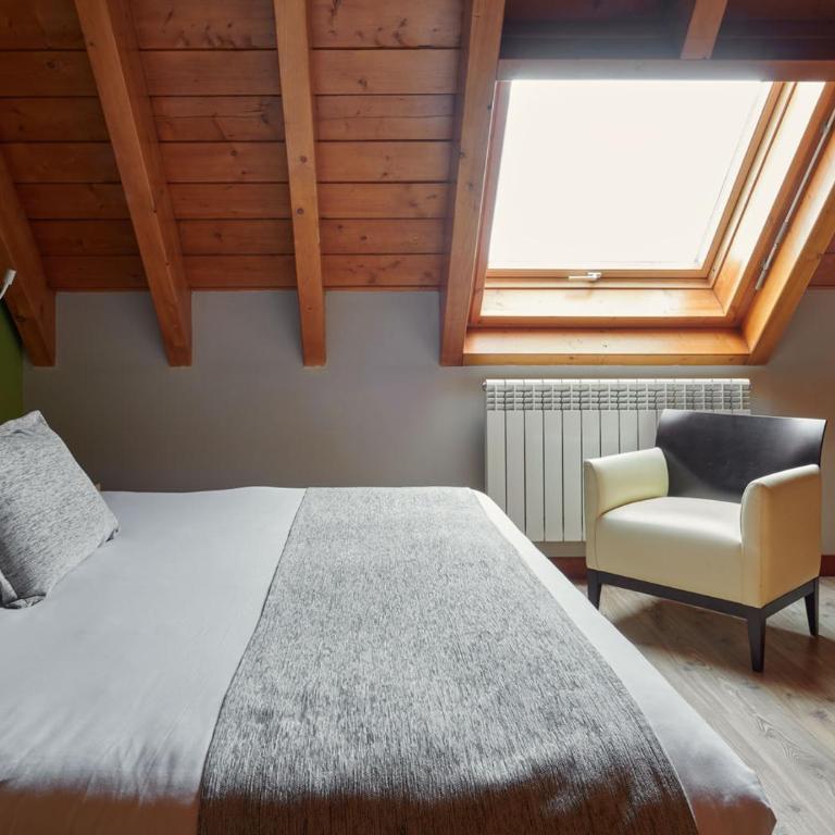 Apartahotel Tres Quiñones - Three-Bedroom Deluxe Apartment (8 Adults) - 3