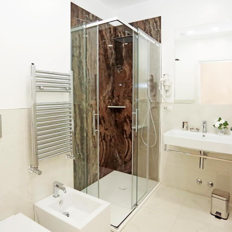 HeMi Suites - Deluxe Double Room - 3